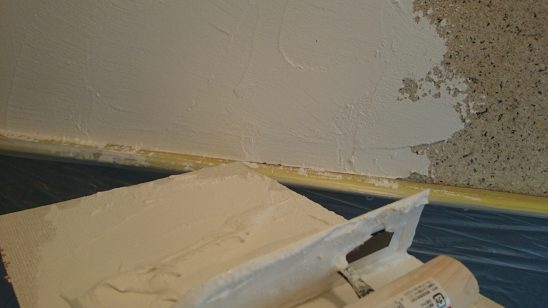 古い戸建て住宅のトイレをリフォーム Diy 繊維壁に珪藻土を塗って
