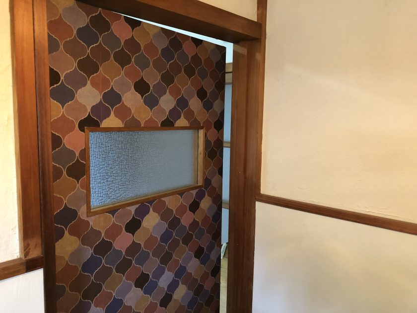 古い戸建て住宅のトイレをリフォーム＆DIY⑤「ドアをリメイク」〈小松家〉