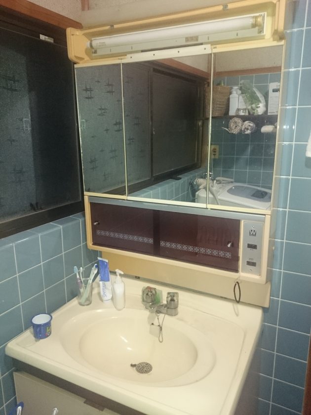 古い戸建て住宅の洗面所と浴室をリフォーム Diy リフォームの合間に洗面台を作成 小松家 高知のみんなのdiy